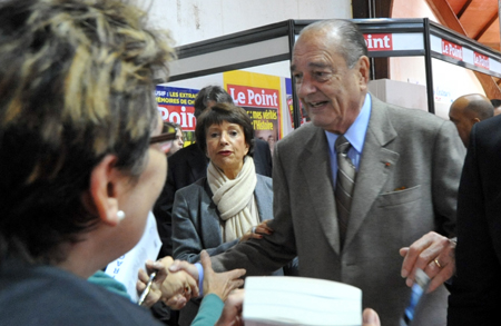 Arrivée de Jacques Chirac sur le stand