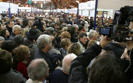 Bain de foule pour la venue de Jacques Chirac à la foire du livre