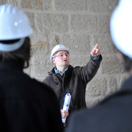 Philippe Gauthier des bâtiments communaux explique le chantier