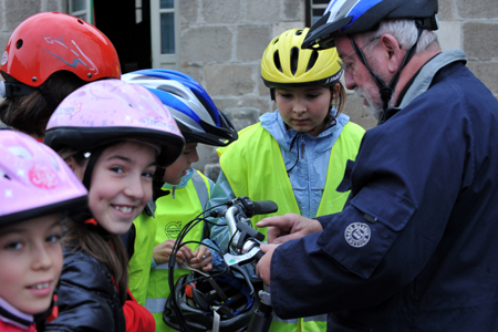 Jean-Claude Farge, vice-président de la CAB a accompagné les élèves à vélo
