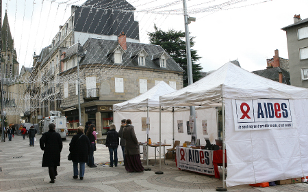 Le stand information contre le sida rue Toulzac