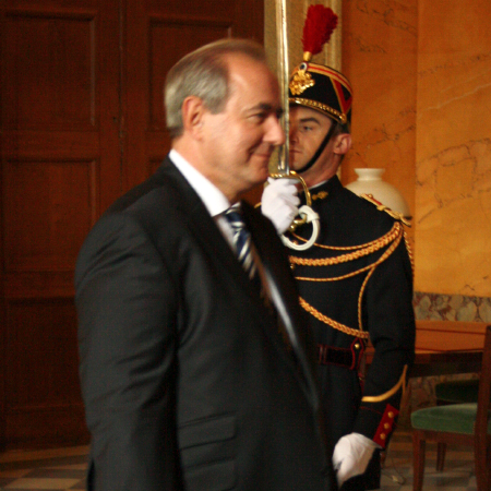 L'entrée du président de l'Assemblée, Bernard Accoyer
