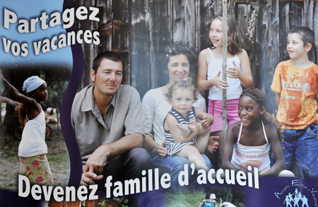 L'affiche "Devenez famille d'accueil"