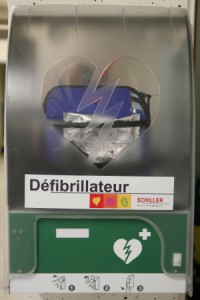 Un défibrillateur