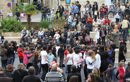 Scène ouverte aux centres socio-culturels dans le cadre de Danse en mai