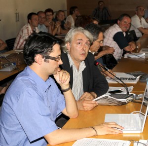 Le nouveau directeur Gilles Lespinasse présentant le bilan 2009 lors de l'assemblée générale