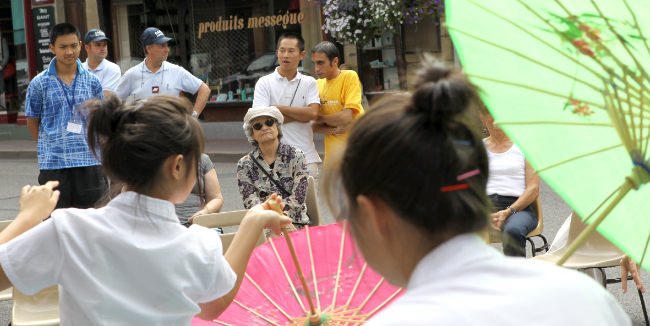 Les jeunes musiciens chinois animent les rues de Brive cet après-midi