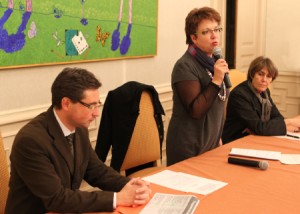 Réunion des bénévoles de la Foire du livre 2010 avec, de gauche à droite, Guillaume Delpiroux, Patricia Bordas et Françoise Gautry, maire adjoint en charge de la culture