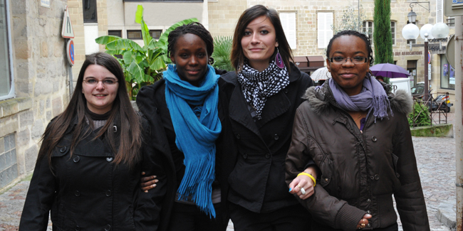 Les quatre étudiantes en licence GEA en charge de la journée mondiale de lutte contre le sida