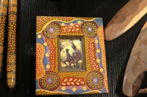 Inauguration de l'exposition Peintures aborigènes du désert central australien à la chapelle Saint Libéralpeinture aborigène st Liberal2