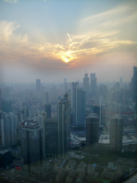 Shanghaï dans la brume de l'aube