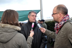 Opération "collège mort" à Rollinat, avec ici Jean-Marc Bican répondant aux journalistes