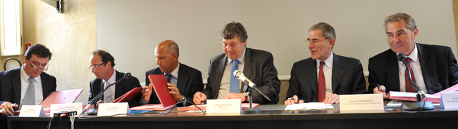 Eric Sarrazin, François Hollande, Alain Zabulon, Philippe Nauche, Gérard Mestrallet et Jean-Paul Denanot signent la convention de lancement de Face en Corrèze