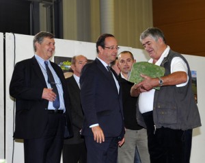 Le lauréat récompensé en présence de Philippe Nauche et François Hollande