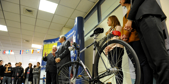 Le vélo MUSP attribué à la région du groupe lauréat du concours EBG, le niveau européen du challenge Destination entrerpise