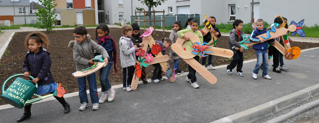 Avec l'aide l'artiste Christophe Caron, les enfants du centre Jacques Cartier ont réalisé les lettres d'un futur JARDIN