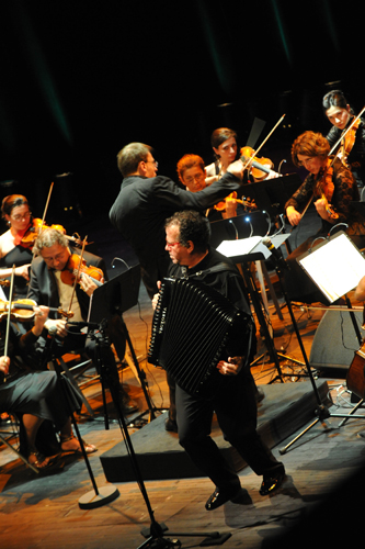 Richard Galliano et l'orchestre Confluences