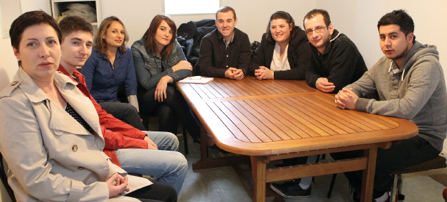 De gauche à droite Sylvie Margouliaud, formatrice référente SAS, Tolga, Delphine Boy, coordinatrice SAS, Chantal, Kevin, Emilie, Cédric et Hakim