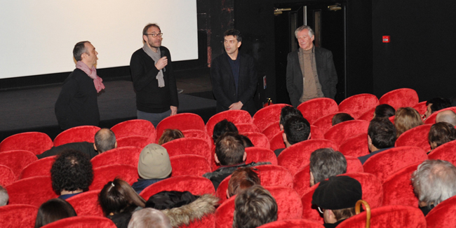 Le réalisateur Claus Drexel (au micro) et le producteur Florent Lacaze ont échangé avec le public à l'issue de la projection