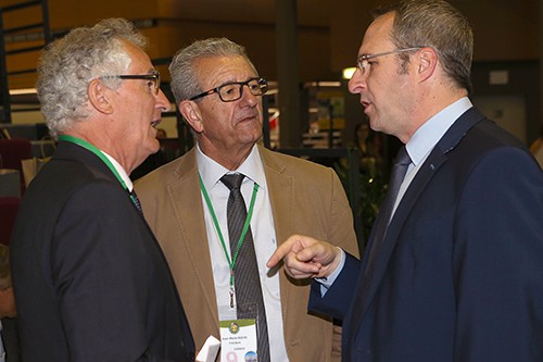 Yannick Fassaert et Jean-Marie Roche, présidents national et départemental  avec le maire Frédéric Soulier